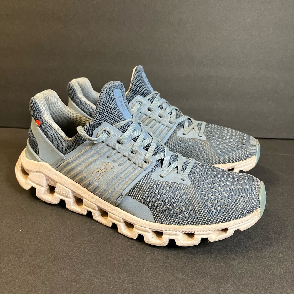 On cloud shoes Wo’s Sz 8